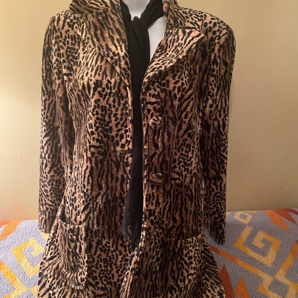 Beautiful Leopard Print Jacket - Picture 2 of 2